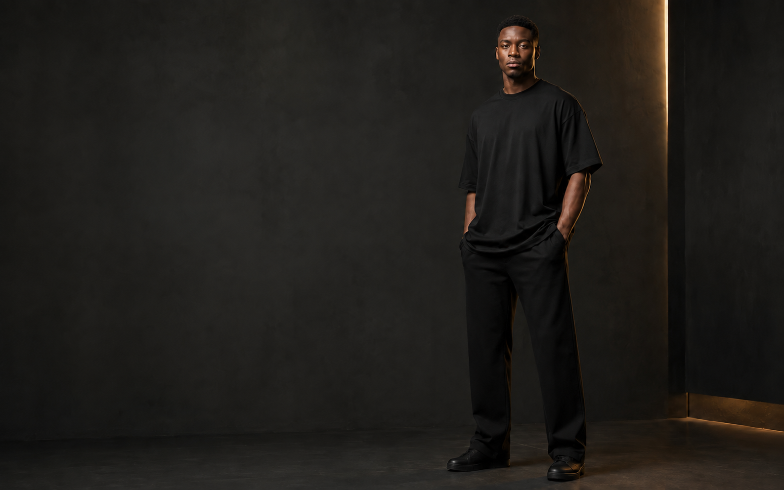 BARONIX oversized black T-shirt and straight-leg joggers